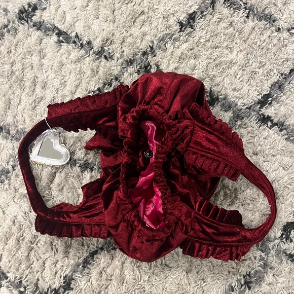 Betsey Johnson Red Shoulder Bag with Kiss Embellishment - Picture 4 of 4